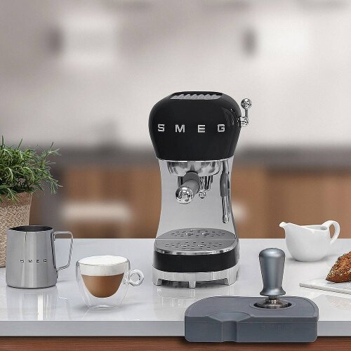 SMEG espresso aparat ECF02BLEU 1.1L, 15bara, crna