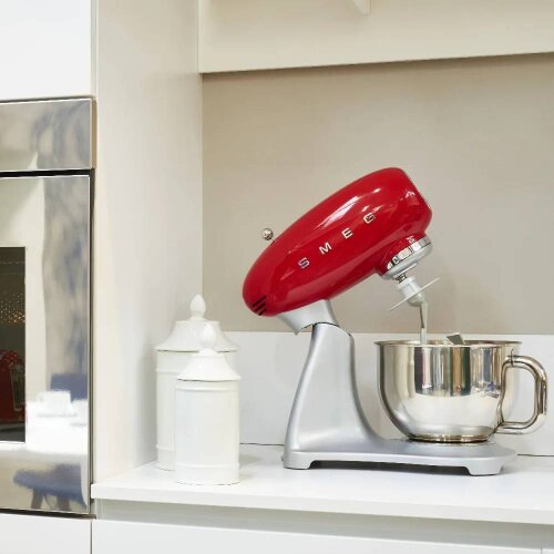 SMEG kuhinjski robot SMF02RDEU 4,8L, 800W, crvena