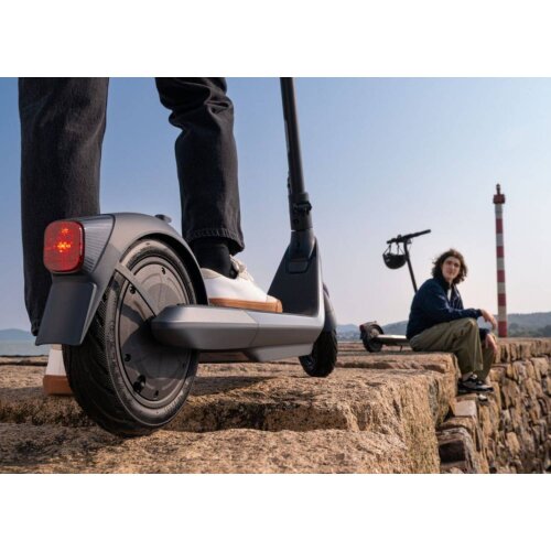 Segway el. romobil Ninebot E2 Pro E, domet do 35 km, 25 km/h, crni